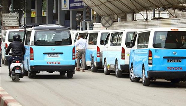 Serviço de táxi passa a custar 300 kwanzas e transportes públicos urbanos 200